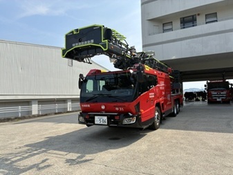 写真:35m級はしご自動車 ななめ