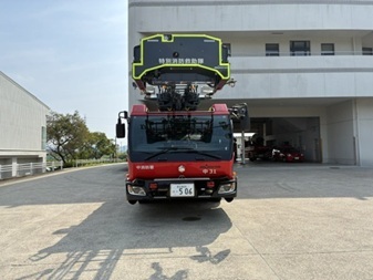写真:35m級はしご自動車 正面
