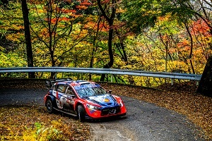 伊勢賀美隧道とラリーカー