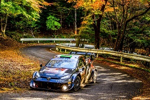 山道とラリーカー01