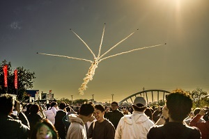 航空自衛隊のブルーインパルスによる航空ショー03