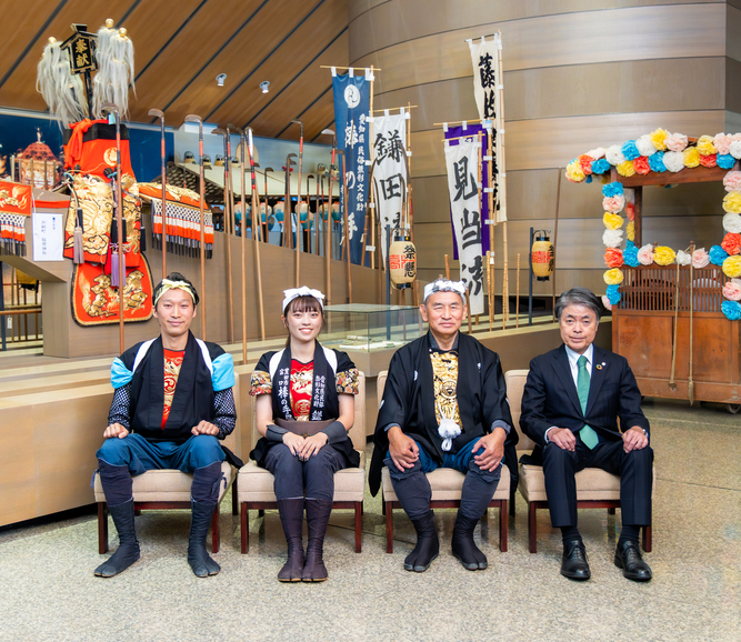 棒の手保存会の3人と太田市長