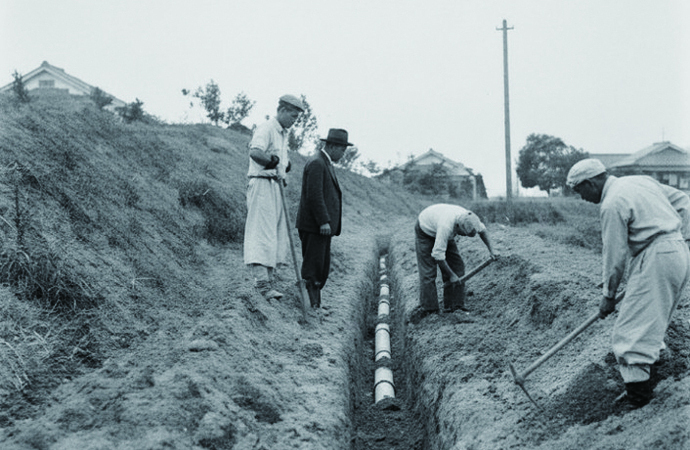 昔の水道管工事の様子