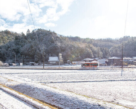 市内を運行するとよたおいでんバス（木瀬町にて）