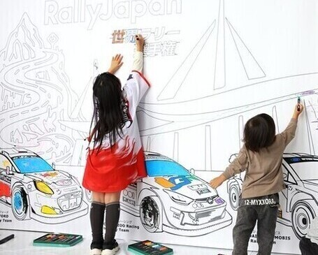 フォーラムエイト・ラリージャパン2025イベントでぬり絵を楽しむ子どもたち