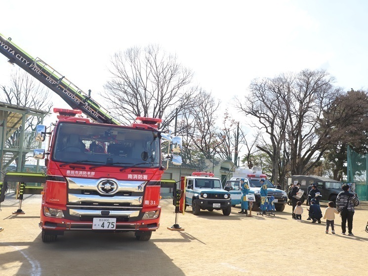 防災車両の展示ブースの様子