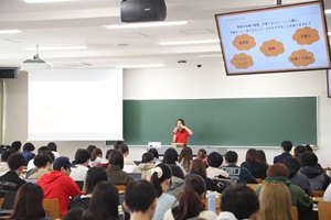 説明：講演の様子