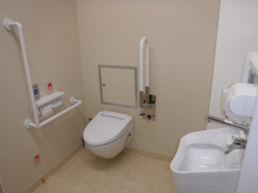 花山小学校　多目的トイレ　手すり