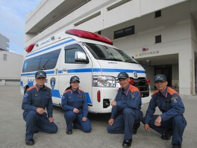 日勤救急車と日勤救急隊員（写真）