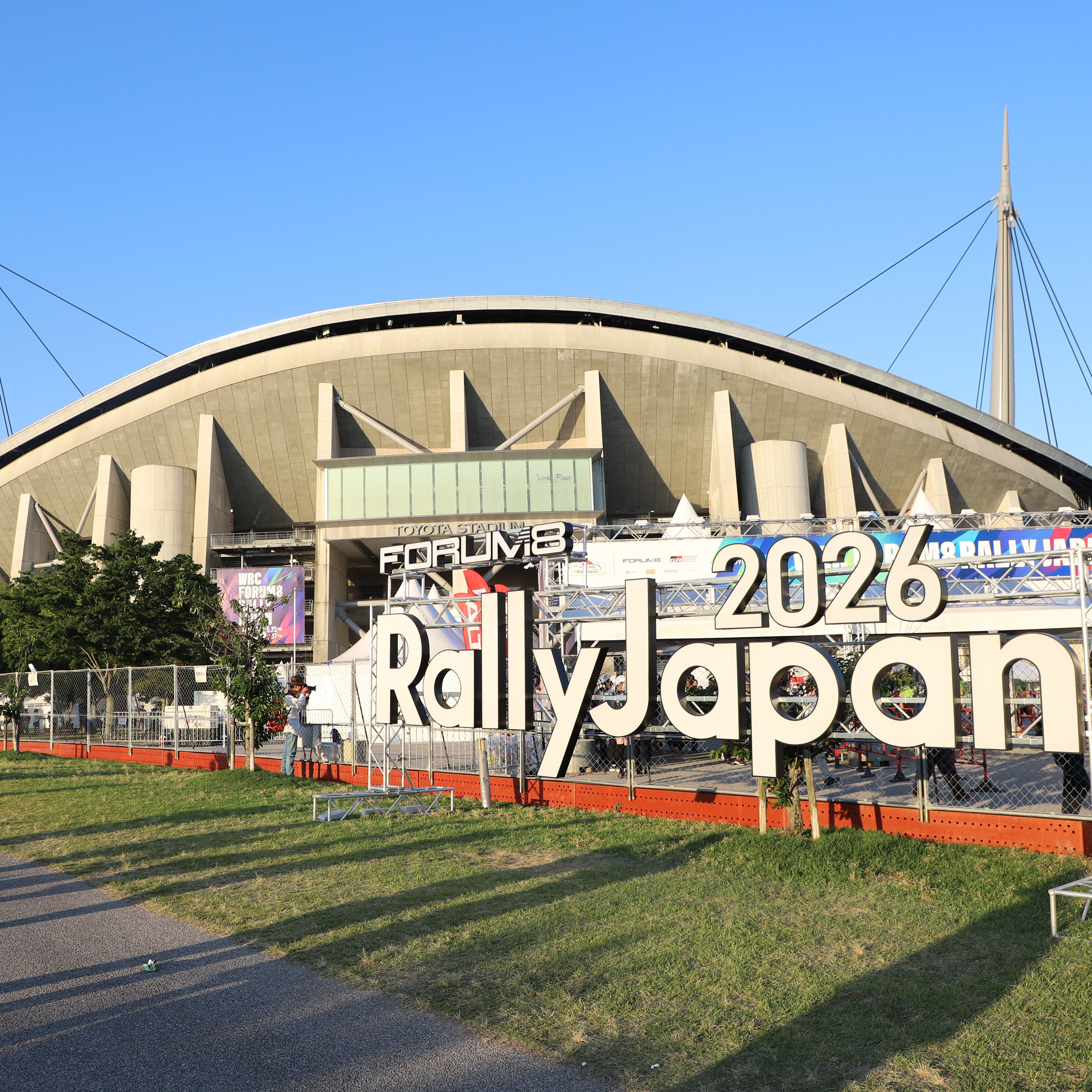 写真:豊田スタジアム前のRallyJapan2026(外部リンク・新しいウインドウで開きます)