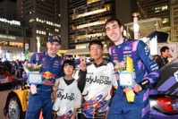 ドライバーと記念撮影