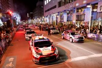 駅前にそろったラリーカー