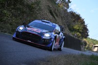 公道を走るラリーカー02