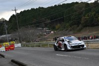 公道を走るラリーカー03