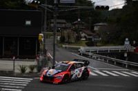 交差点を曲がるラリーカー02