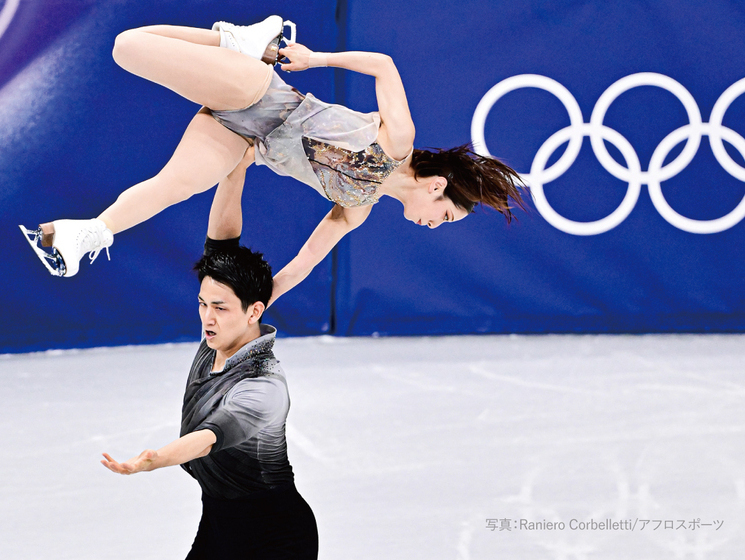 フィギュアスケートペアで出場した三浦璃来選手と木原龍一選手の競技中写真