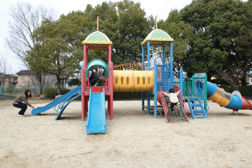 加茂川公園の遊具