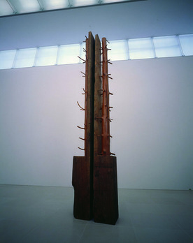 ジュゼッペ・ペノーネ《12メートルの木》1982年