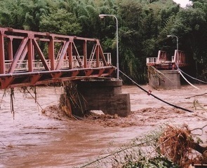 落橋した富国橋