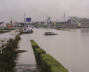 冠水した国道155号