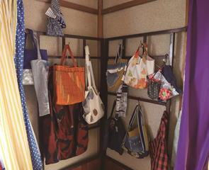 着なくなった服で作った鞄や巾着など