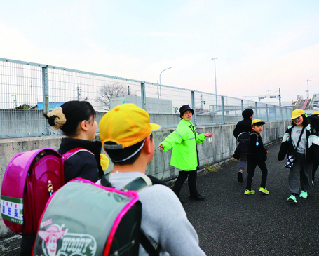 通学を見守る様子