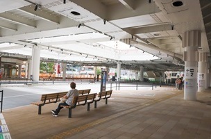新しいバス乗降場