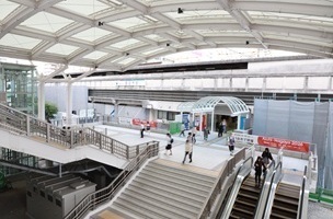 豊田市駅西口の大屋根