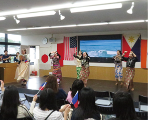 写真:「国際の日」交流イベント音楽ステージの様子