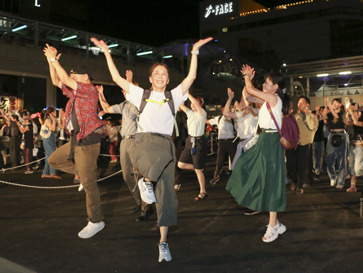 写真：おいでん総踊り