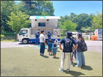 過去の地震体験車（防サイ君）体験の様子