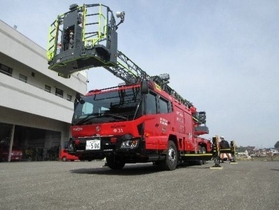 はしご付き消防自動車（画像）