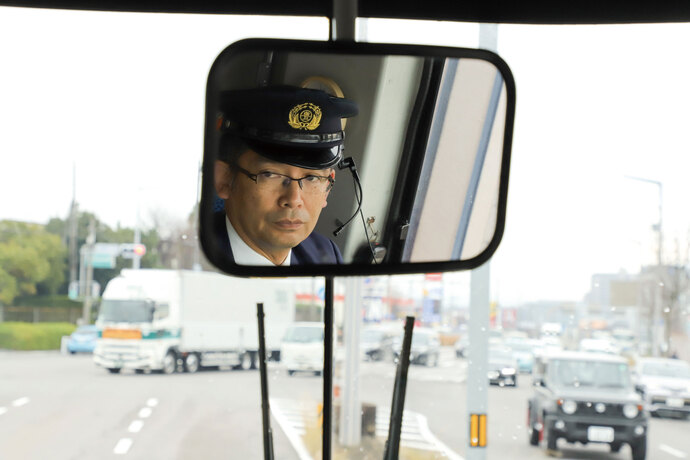 運転中の川真田さんの表情を車内からミラーを通して撮影した様子