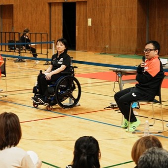写真説明：パラ競技の魅力を語る八木さんと田口さん
