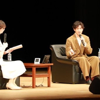 写真説明：家康について話す松下さん