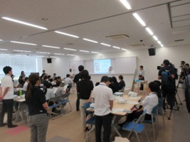 ＜昨年度の個人防護具着脱訓練の様子＞画像