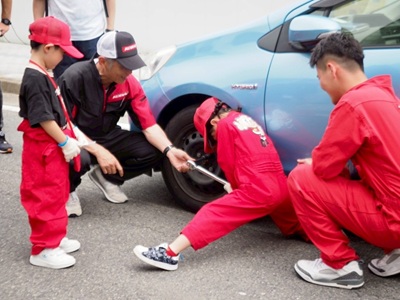 ENJOY!RALLYモーターフェスタ キッズ整備士体験