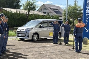 写真説明： 出発式の様子