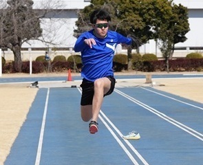 競技中の石山大輝選手