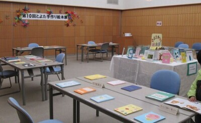 令和7年度絵本展の様子（写真）