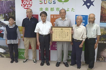 写真：令和7年度地域環境美化功績者表彰の受賞者 市長訪問
