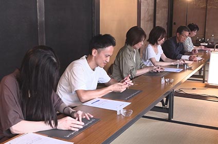 写真：紙屋鈴木家スタディーズ「四季の香りの線香づくり」