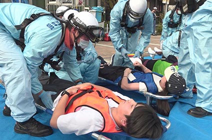 写真：豊田マラソン大会に向けて負傷事故を想定した合同訓練