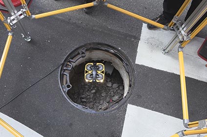 写真：世界最小級の点検ドローン等を用いた実証実験