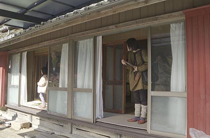 写真：山村地域の子育て環境を知る「空き家見学ツアー」