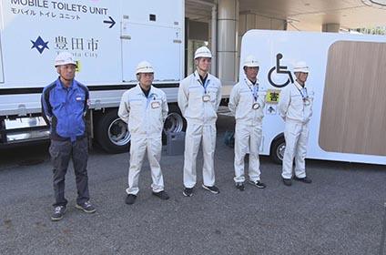 写真：令和8年熊本地震被災地へモバイルトイレなどを派遣