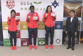 写真：銀メダルを獲得した女子バスケ3選手に豊田市スポーツ栄誉賞贈呈