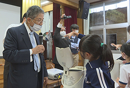 写真：佐切小学校で「藤嶋塾」を開催