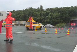 写真：高速道路上の交通事故を想定した合同訓練を実施