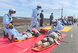 写真：消防と警察･愛環が連携し列車火災の対応訓練